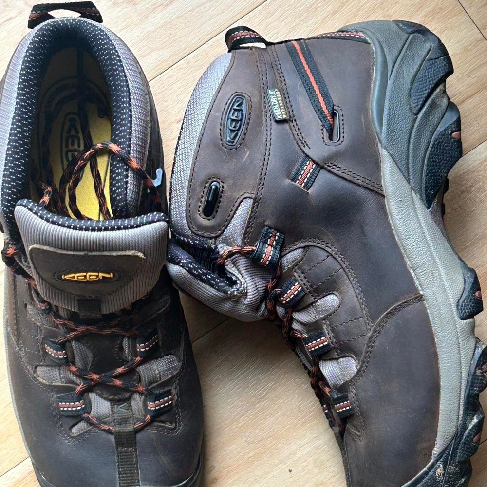Women's size 10.5 Keen brown hiking boots‎ EUC